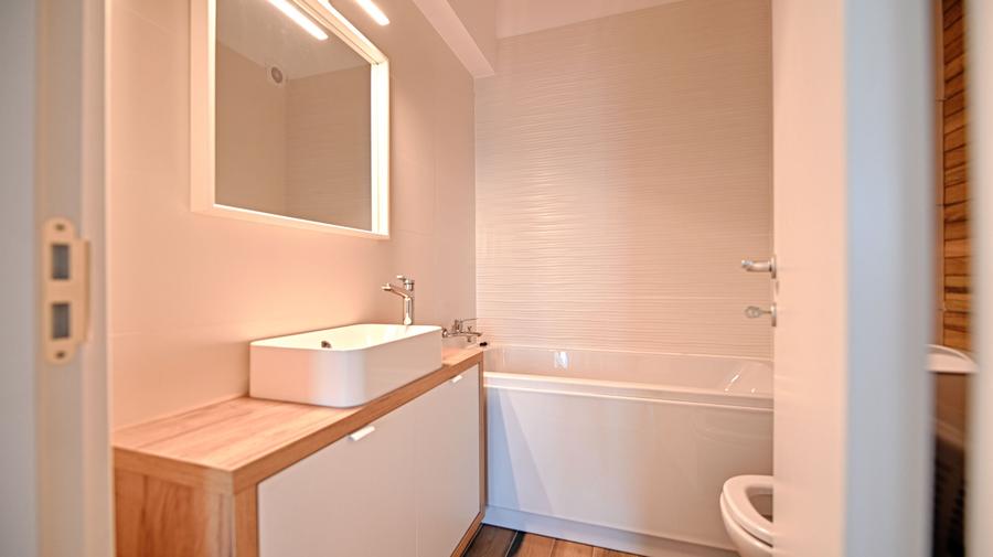 Apartament cu 2 camere semidecomandat, mobilat în Militari