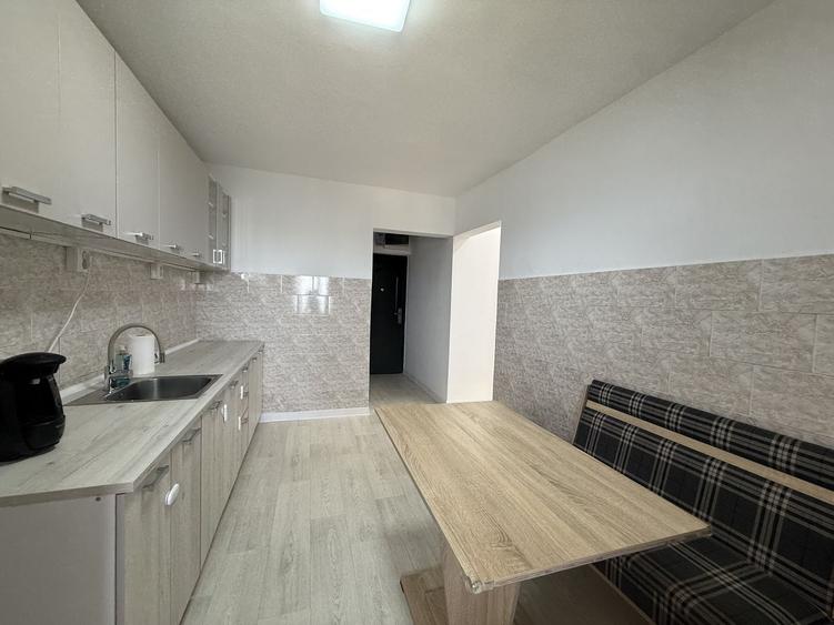 Apartament cu 3 camere decomandat, mobilat în Aradul Nou