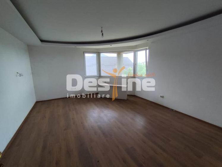 Casă cu 5 camere cu Teren 1508 Mp în Țânțăreni