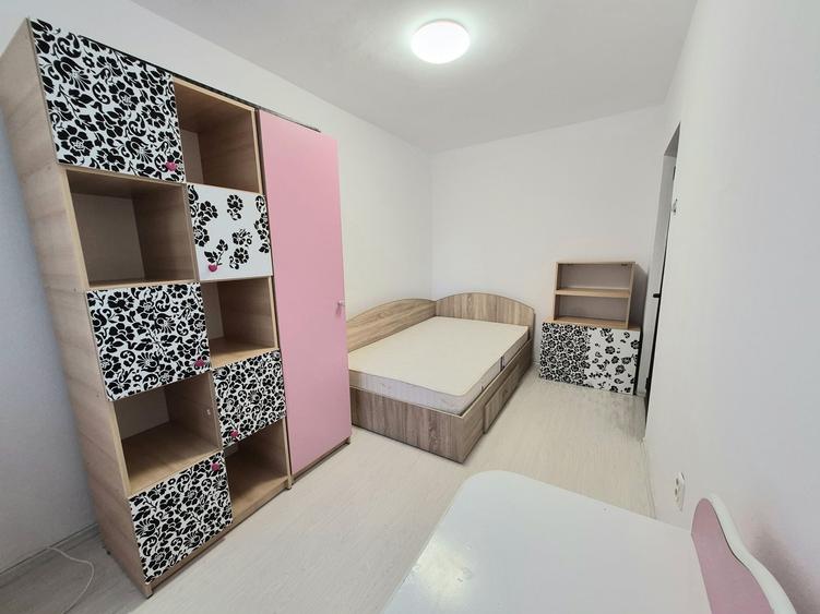Apartament cu 3 camere semidecomandat în Țiglina 1