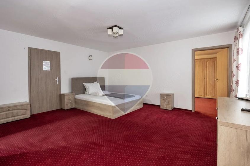 Casă cu 13 camere cu Teren 869 Mp în Central