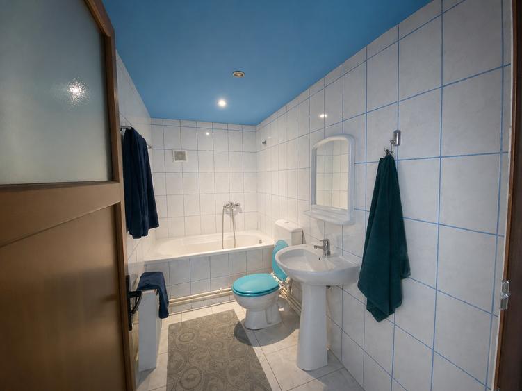 Apartament cu 2 camere semidecomandat, mobilat în Take Ionescu