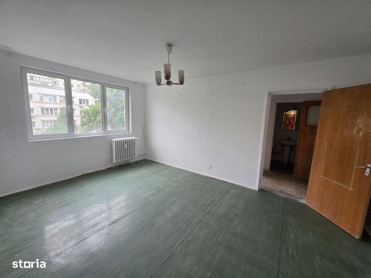 Apartament cu 3 camere semidecomandat în 1 Decembrie 1918