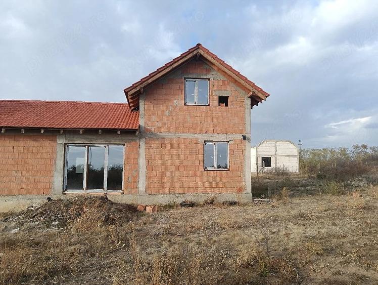 Casă cu 1 camere cu Teren 780 Mp în Herneacova