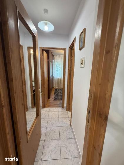 Apartament cu 3 camere semidecomandat în Crângași