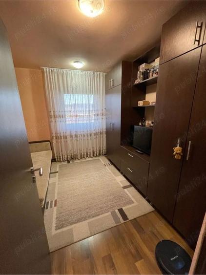 Apartament cu 3 camere decomandat, mobilat în Cetate