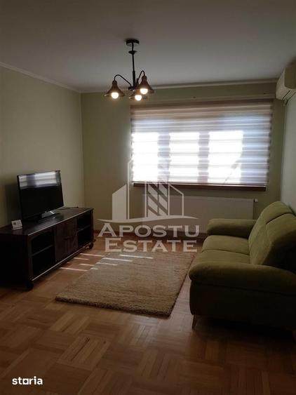 Apartament cu 3 camere semidecomandat în Central