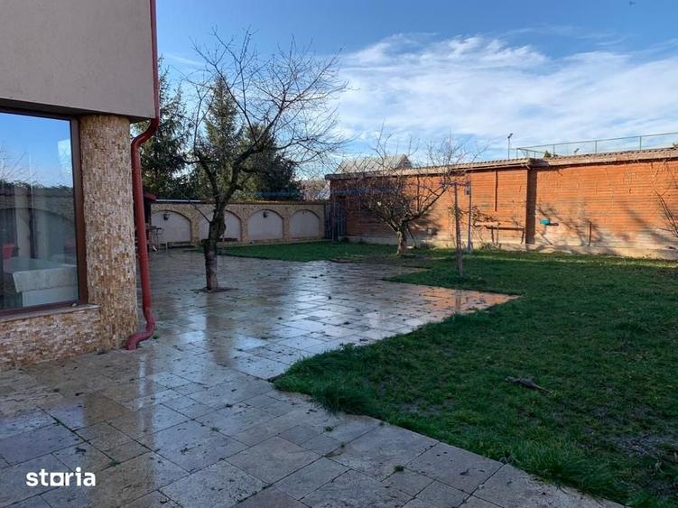 Casă cu 8 camere cu Teren 450 Mp în Clinceni