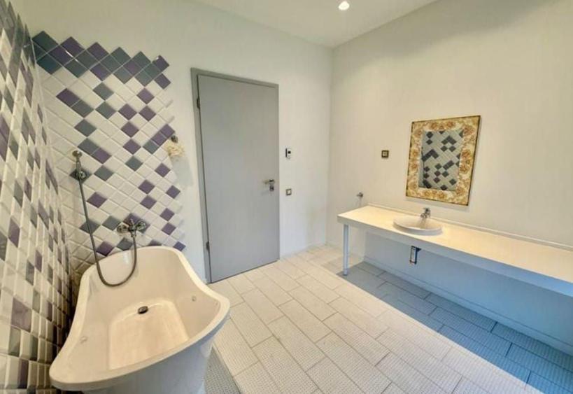 Casă individuală cu 6 camere cu Canalizare în Ultracentral