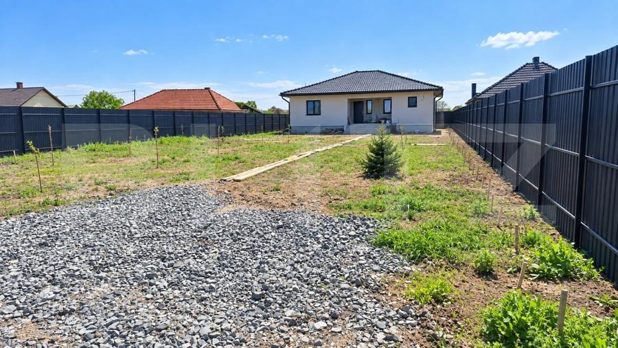 Casă individuală cu 3 camere cu Canalizare în Sud-Vest