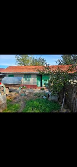 Casă cu 4 camere în Galbenu