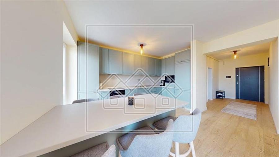 Penthouse cu 3 camere nedecomandat în Exterior Sud