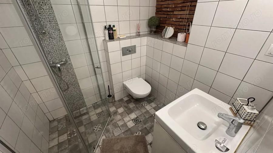 Garsonieră decomandată în Central