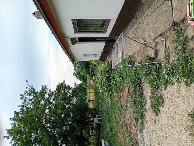 Casă cu 3 camere cu Teren 1700 Mp în Central