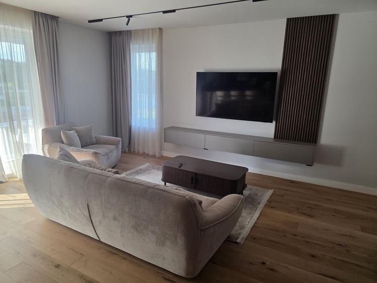 Apartament cu 3 camere semidecomandat în Central