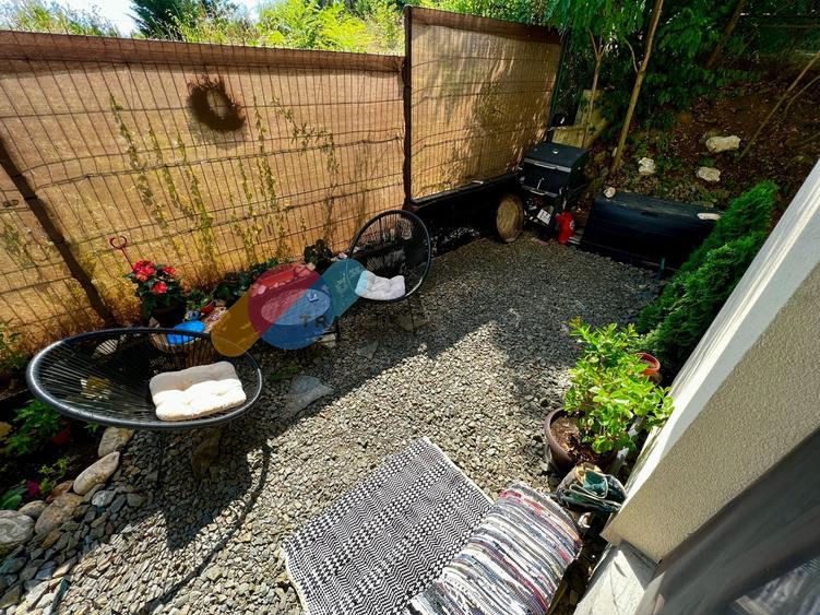 Apartament cu 3 camere semidecomandat, mobilat în Zorilor