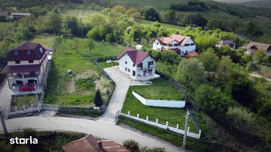 Casă cu 4 camere cu Teren 700 Mp în Curtea de Argeș