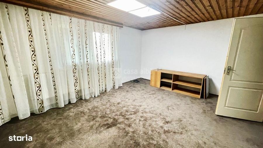 Casă cu 4 camere în Sărărie