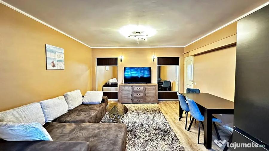 Apartament cu 3 camere decomandat în Far
