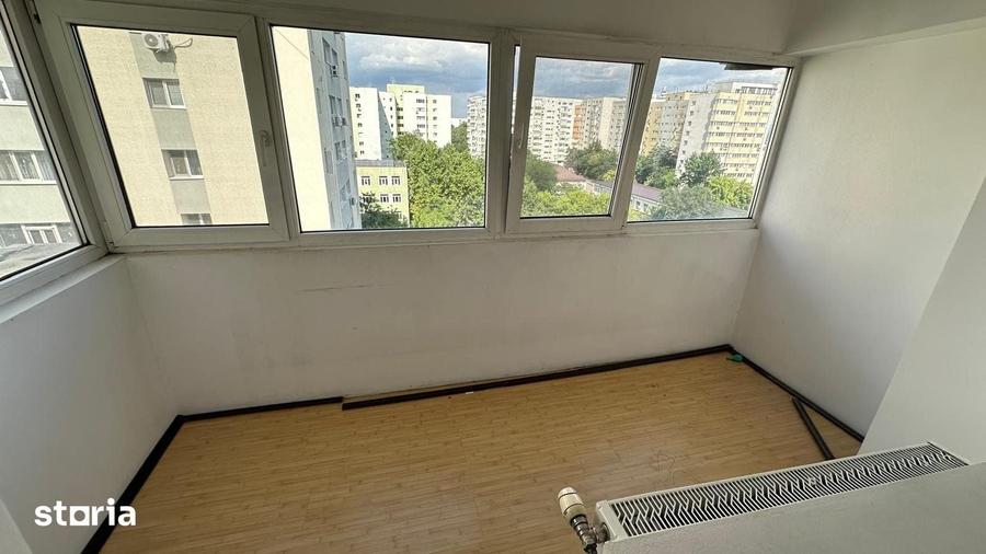 Apartament cu 4 camere semidecomandat în Colentina