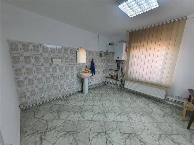 Casă individuală cu 3 camere cu Canalizare în 1 Decembrie