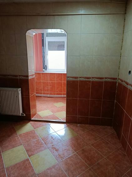 Apartament cu 3 camere decomandat în Buzaului