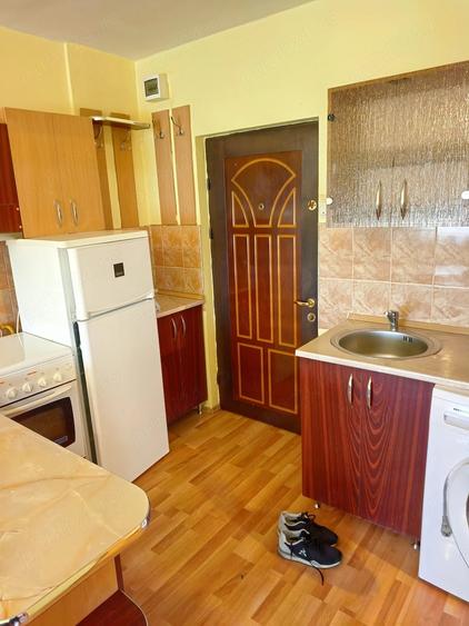 Apartament cu 2 camere semidecomandat în Intim