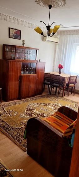 Apartament cu 2 camere decomandat în Micro 21