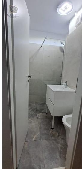Apartament cu 2 camere decomandat în P-ța Victoriei