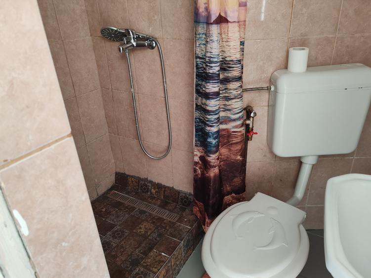 Casă individuală cu 4 camere cu Canalizare în Schei