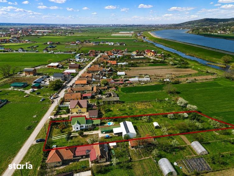 Casă cu 5 camere decomandat cu Teren 3000 Mp în Oșorhei