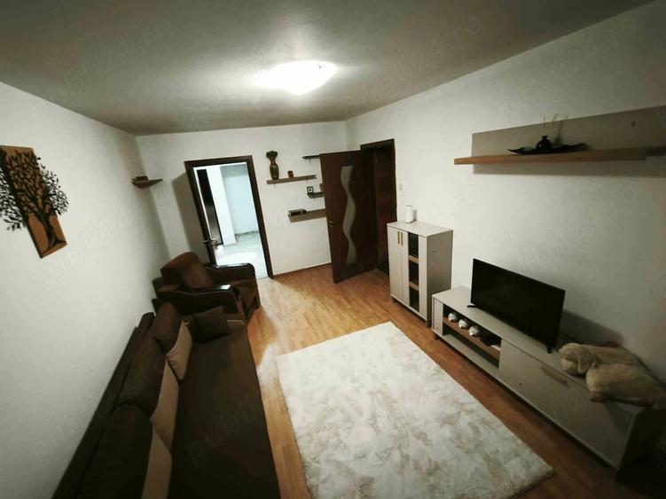 Apartament cu 3 camere semidecomandat în Basarabia