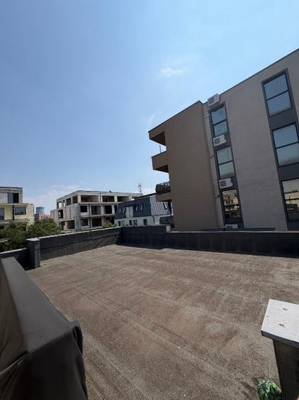 Apartament cu 5 camere nedecomandat în Herăstrău