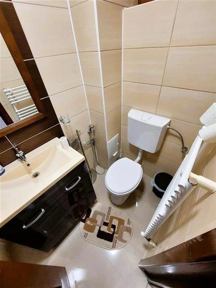 Duplex cu 6 camere cu Canalizare în Central