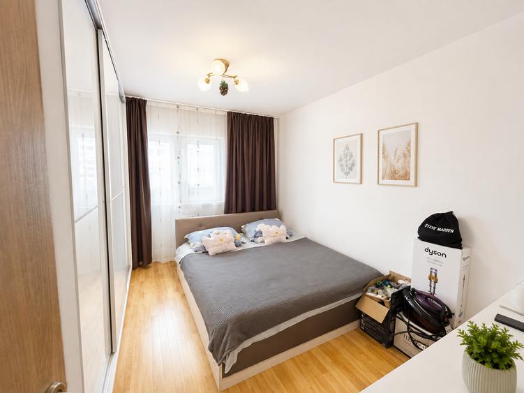 Apartament cu 3 camere semidecomandat în Lacul Tei
