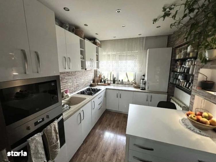 Apartament cu 4 camere în Micro 16