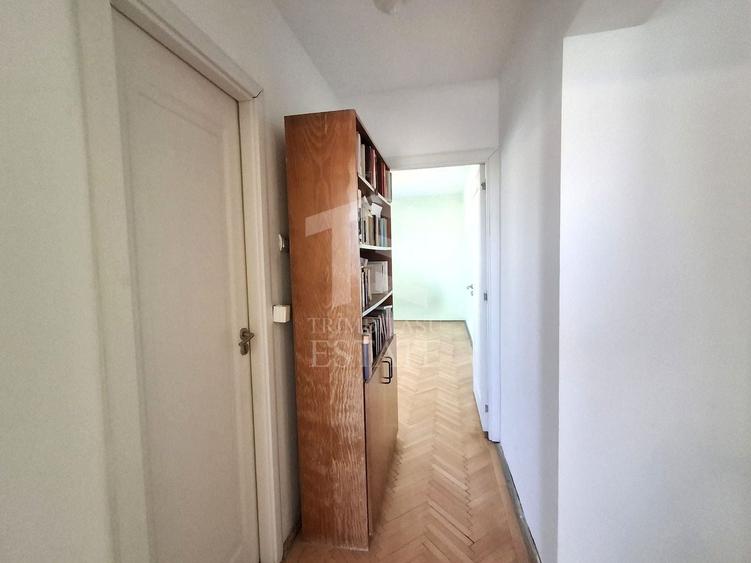 Apartament cu 3 camere semidecomandat, mobilat în Ștefan cel Mare
