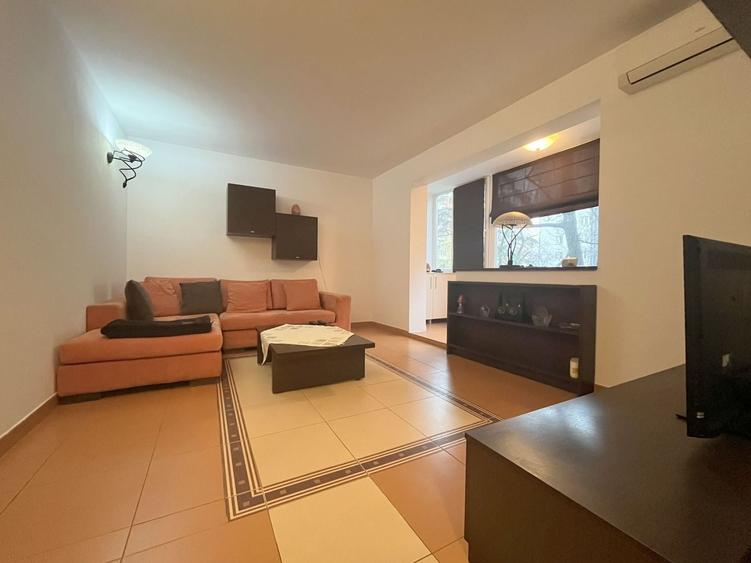 Apartament cu 4 camere decomandat, mobilat în Central