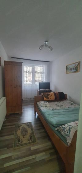 Apartament cu 3 camere decomandat, mobilat în Central