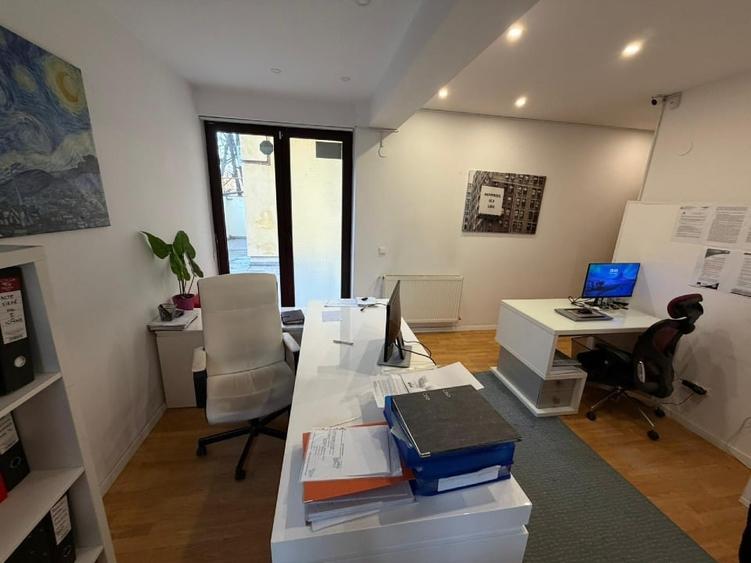 Apartament cu 3 camere semidecomandat în Dorobanți