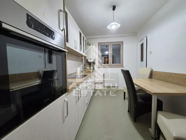 Apartament cu 4 camere decomandat, mobilat în Malul Mureșului