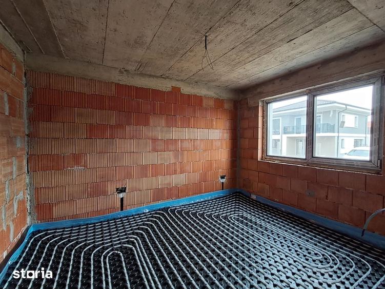 Casă cu 5 camere cu Teren 500 Mp în Chinteni