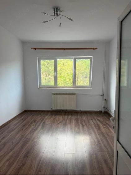 Garsonieră decomandată în Troianu