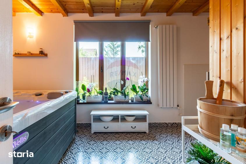 Casă cu 8 camere cu Teren 695 Mp în Andronache