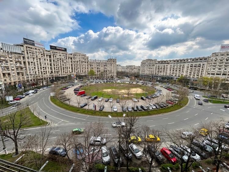 Apartament cu 3 camere decomandat, mobilat în P-ța Alba Iulia