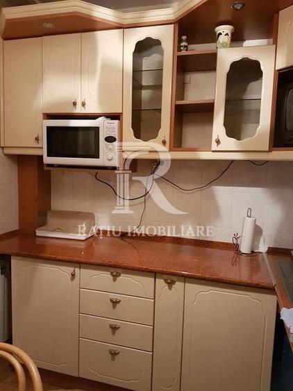 Apartament cu 3 camere decomandat, mobilat în Rogerius
