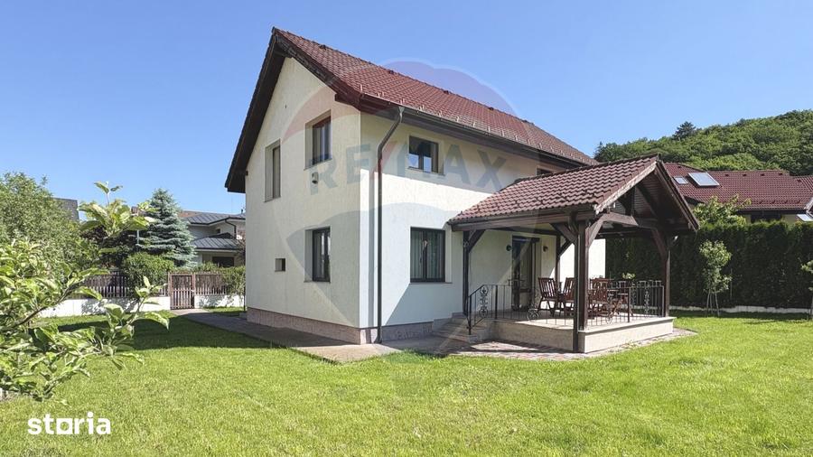 Casă cu 4 camere cu Teren 742 Mp în Dârste