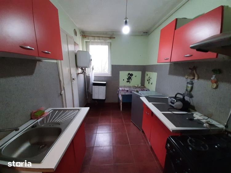 Apartament cu 2 camere semidecomandat în Burdea