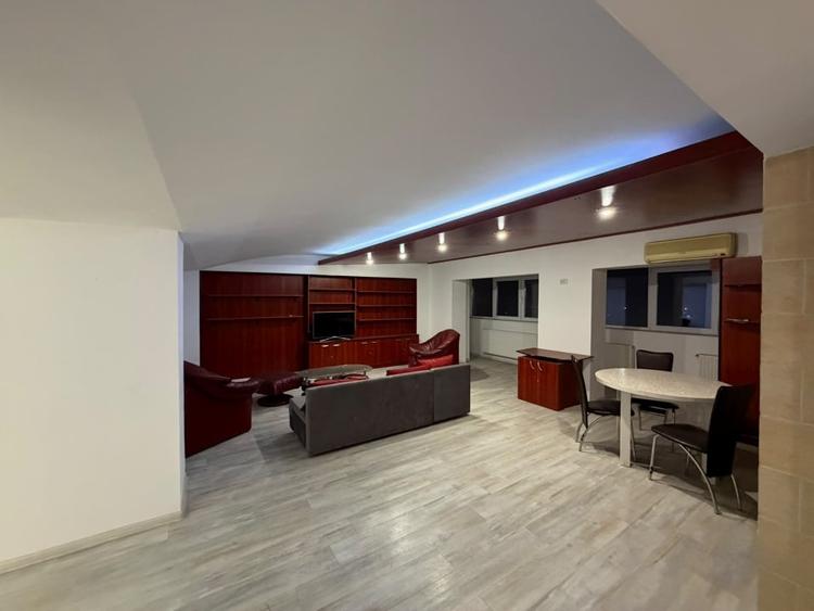 Apartament cu 2 camere semidecomandat, mobilat în Nicolina