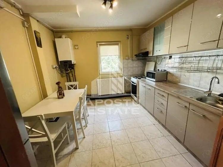 Apartament cu 3 camere semidecomandat în Complex Studențesc